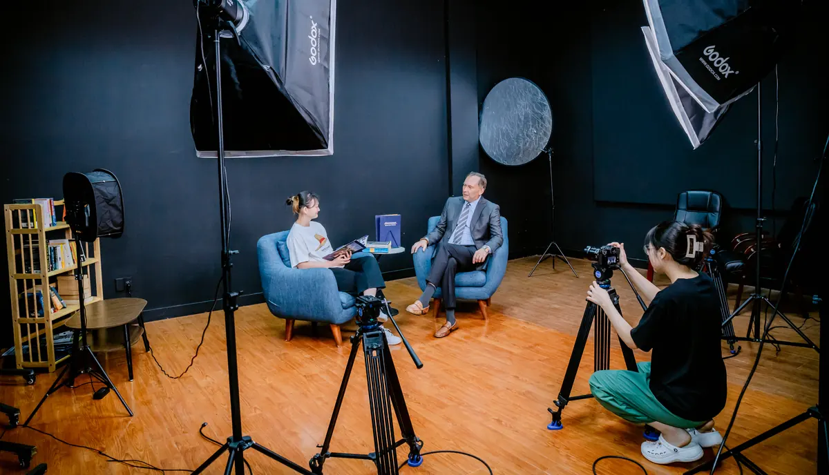 Students film an interview on the AUV studio set